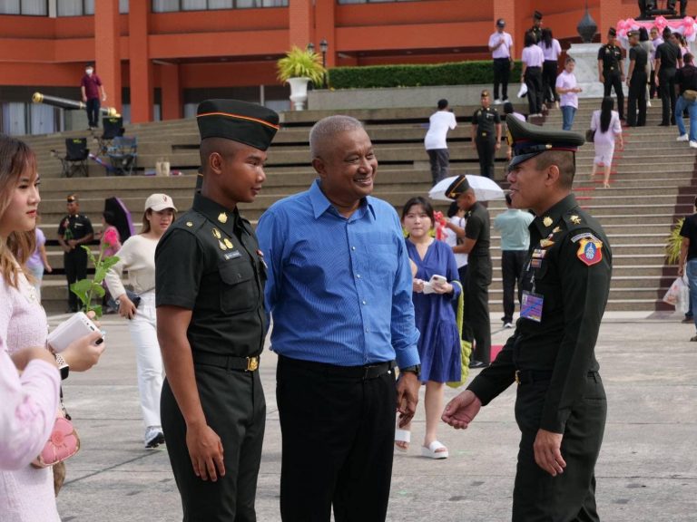 พลโท ปิยพงศ์ กลิ่นพันธุ์ ผู้บัญชาการโรงเรียนนายร้อยพระจุลจอมเกล้า มอบหมายให้ พลตรี อุดม แก้วมหา เป็นประธานงานเยี่ยมญาติ นักเรียนนายร้อยชั้นปีที่ ๑ (ใหม่)