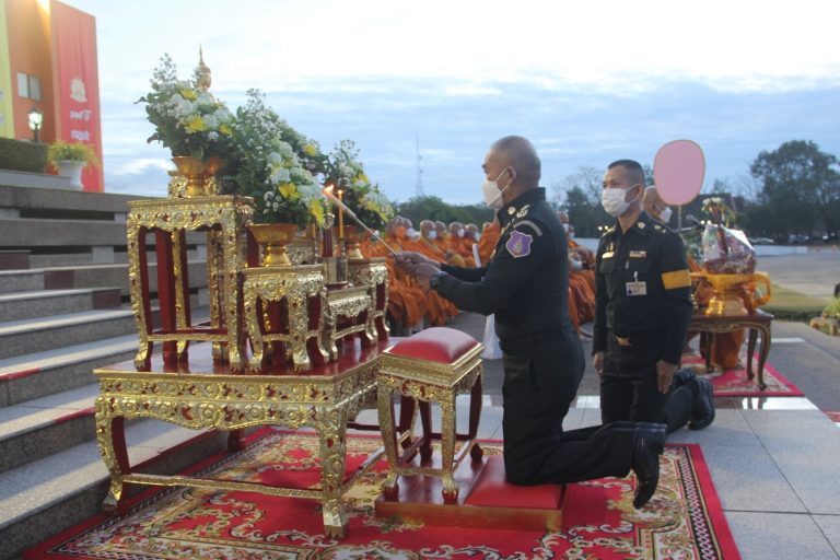 พล.ท. ปิยพงศ์ กลิ่นพันธุ์ ผบ.รร.จปร. เป็นประธานในกิจกรรมทำบุญตักบาตรเพื่อเป็นสิริมงคลเนื่องในโอกาสเทศกาลวันขึ้นปีใหม่