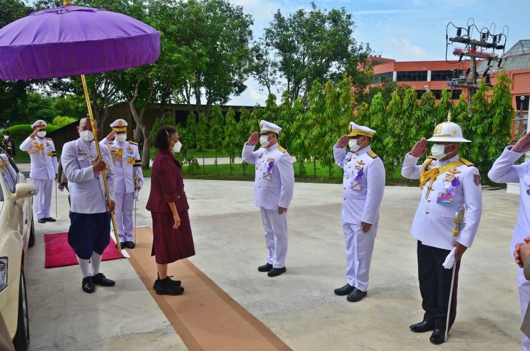 ศิษย์เก่า รร.จปร. ทุกรุ่น ทุกหลักสูตร ร่วมวางพานพุ่ม​ ณ​ พระบรมราชานุสาวรีย์​ ร.​๕ หน้า บก.รร.จปร.​ เนื่องในโอกาสงานวันพระราชทานกำเนิดโรงเรียน​นายร้อย​พระจุล​จอมเกล้า​ ครบ​ ๑๓๖​ ปี​