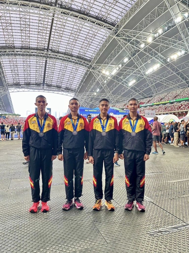 นนร.พีระพัฒน์ มานพ เข้าร่วมการแข่งขัน Standard chartered Singapore marathon2023