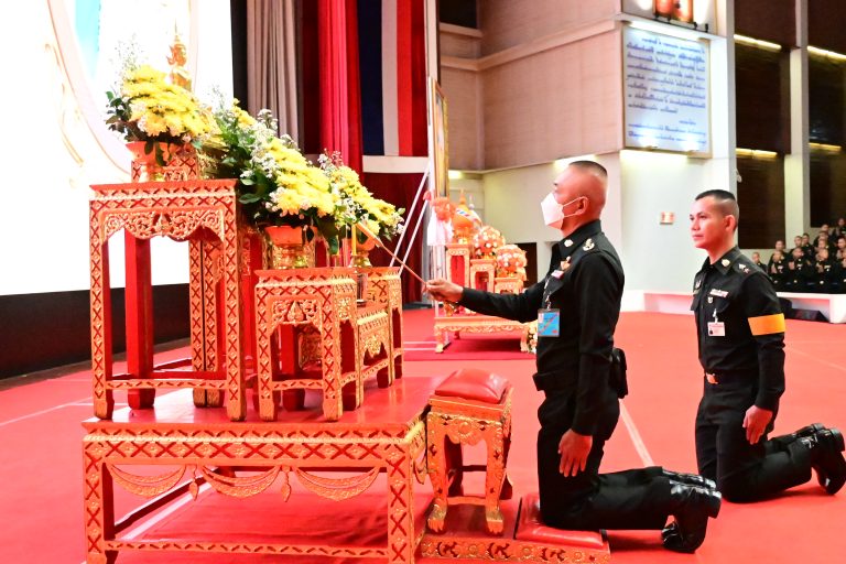 พลโท ไกรภพ ไชยพันธ์ุ ผู้บัญชาการโรงเรียนนายร้อยพระจุลจอมเกล้า นำข้าราชการ และนักเรียนนายร้อย กระทำพิธีเจริญพระพุทธมนต์ เจริญจิตภาวนาถวายพระพรชัยมงคล แด่ สมเด็จพระเจ้าลูกเธอ เจ้าฟ้าพัชรกิติยาภา นเรนทิราเทพยวดี กรมหลวงราชสาริณีสิริพัชร มหาวัชรราชธิดา
