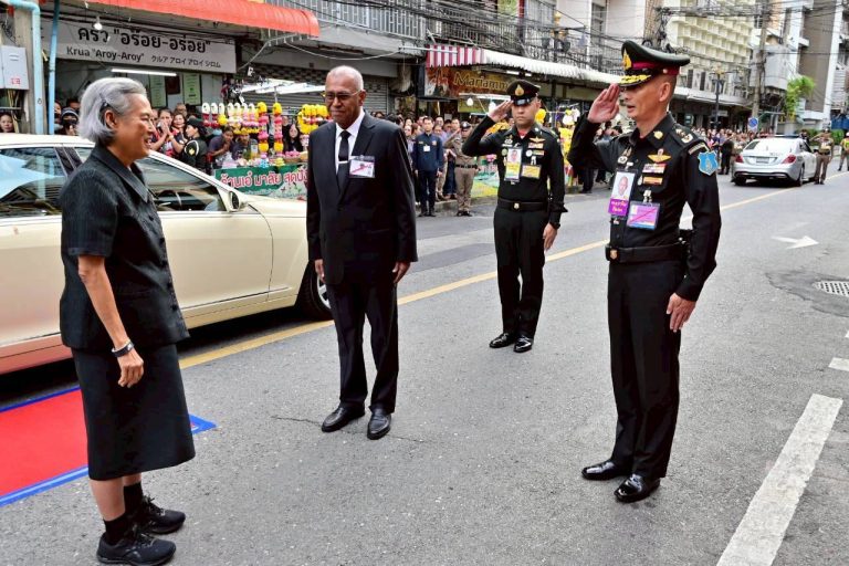 พลเอกหญิง สมเด็จพระกนิษฐาธิราชเจ้า กรมสมเด็จพระเทพรัตนราชสุดา ฯ สยามบรมราชกุมารี  เสด็จพระราชดำเนินทรงนำข้าราชการและนักเรียนนายร้อย ชั้นปีที่ 4 โรงเรียนนายร้อยพระจุลจอมเกล้า ซึ่งศึกษาวิชาหัวข้อพิเศษทางประวัติศาสตร์