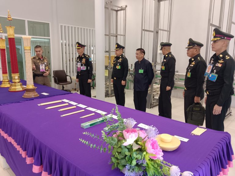 พลโท อาจิณ  ปัทมจิตร ผู้บัญชาการโรงเรียนนายร้อยพระจุลจอมเกล้า นำข้าราชการ และนักเรียนนายร้อย ชั้นปีที่ 2  ทัศนศึกษา ณ โครงการส่วนพระองค์ สวนจิตรลดา และพระบรมมหาราชวัง  กรุงเทพฯ