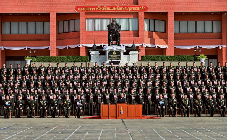 พลโท อาจิณ ปัทมจิตร ผู้บัญชาการโรงเรียนนายร้อยพระจุลจอมเกล้า ได้นำข้าราชการนายทหารชั้นผู้ใหญ่ โรงเรียนนายร้อยพระจุลจอมเกล้าและนักเรียนนายร้อยชั้นปีที่ 5 เฝ้ารับเสด็จพลเอกหญิง สมเด็จพระกนิษฐาธิราชเจ้ากรมสมเด็จพระเทพรัตนราชสุดาฯ สยามบรมราชกุมารี