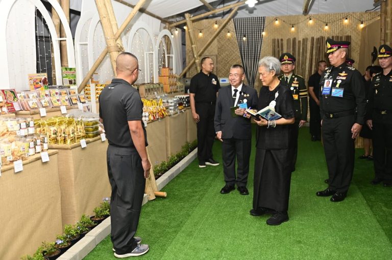 พลโท อาจิณ ปัทมจิตร ผู้บัญชาการโรงเรียนนายร้อยพระจุลจอมเกล้า ได้นำข้าราชการโรงเรียนนายร้อยพระจุลจอมเกล้า เฝ้าฯ รับเสด็จ พลเอกหญิง สมเด็จพระกนิษฐาธิราชเจ้า กรมสมเด็จพระเทพรัตนราชสุดาฯ สยามบรมราชกุมารี เสด็จฯ ทรงเปิดงานกาชาด ประจำปี 2568 ณ สวนลุมพินี กรุงเทพฯ