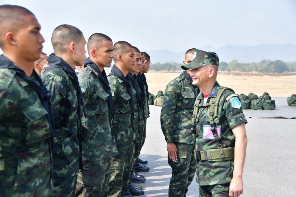 พลโท อาจิณ  ปัทมจิตร ผู้บัญชาการโรงเรียนนายร้อยพระจุลจอมเกล้า เดินทางไปตรวจเยี่ยมการฝึกภาคสนามของนักเรียนนายร้อย ชั้นปีที่ 3 รุ่นที่ 75