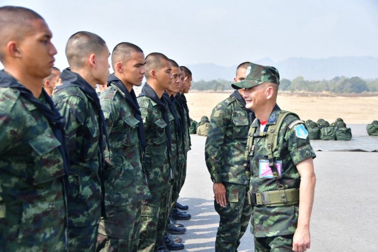 พลโท อาจิณ  ปัทมจิตร ผู้บัญชาการโรงเรียนนายร้อยพระจุลจอมเกล้า เดินทางไปตรวจเยี่ยมการฝึกภาคสนามของนักเรียนนายร้อย ชั้นปีที่ 3 รุ่นที่ 75