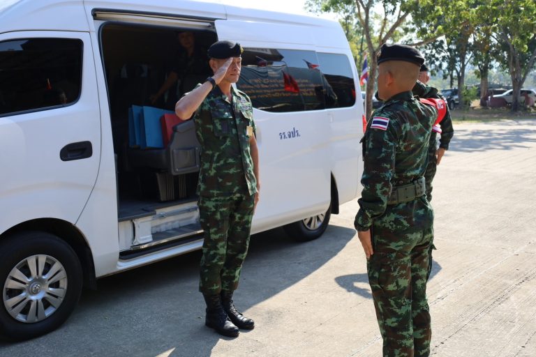 พันเอก ชัยณรงค์ แก้วประสิทธิ์ รองเสนาธิการโรงเรียนนายร้อยพระจุลจอมเกล้า(1) หัวหน้าคณะตรวจเยี่ยมการฝึกฯ เดินทางไปตรวจเยี่ยมการฝึกภาคสนามของนักเรียนนายร้อย ชั้นปีที่ 1 รุ่นที่ 77