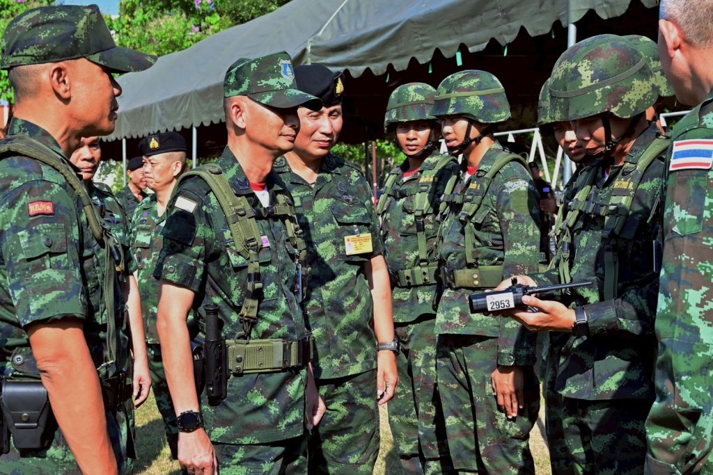 พลโท อาจิณ ปัทมจิตร ผู้บัญชาการโรงเรียนนายร้อยพระจุลจอมเกล้า ตรวจเยี่ยมการฝึกเพิ่มทักษะ ให้กับนักเรียนนายร้อย ชั้นปีที่ 1-3 ในการฝึกภาคสนาม ประจำปีการศึกษา 2568