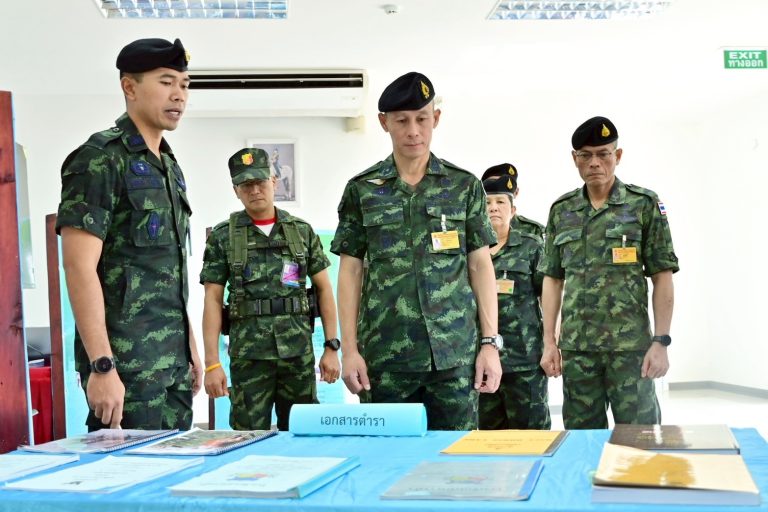 พลตรี เอกอนันต์ เหมะบุตร รองผู้บัญชาการโรงเรียนนายร้อยพระจุลจอมเกล้า เดินทางมาตรวจเยี่ยมการฝึกภาคสนามของนักเรียนนายร้อย ชั้นปีที่ 2 รุ่นที่ 76