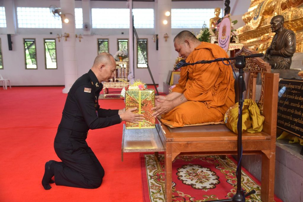 พลโท อาจิณ ปัทมจิตร ผู้บัญชาการโรงเรียนนายร้อยพระจุลจอมเกล้า พร้อมด้วยนายทหารชั้นผู้ใหญ่ และกำลังพล โรงเรียนนายร้อยพระจุลจอมเกล้า ร่วมเวียนเทียนเนื่องในวันมาฆบูชา