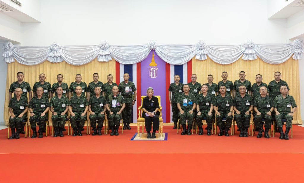 พลเอกหญิง สมเด็จพระกนิษฐาธิราชเจ้า กรมสมเด็จพระเทพรัตนราชสุดาฯ สยามบรมราชกุมารี เสด็จทอดพระเนตรการฝึกภาคสนามนักเรียนนายร้อย ชั้นปีที่ 2  ณ ศูนย์การทหารปืนใหญ่ จังหวัดลพบุรี