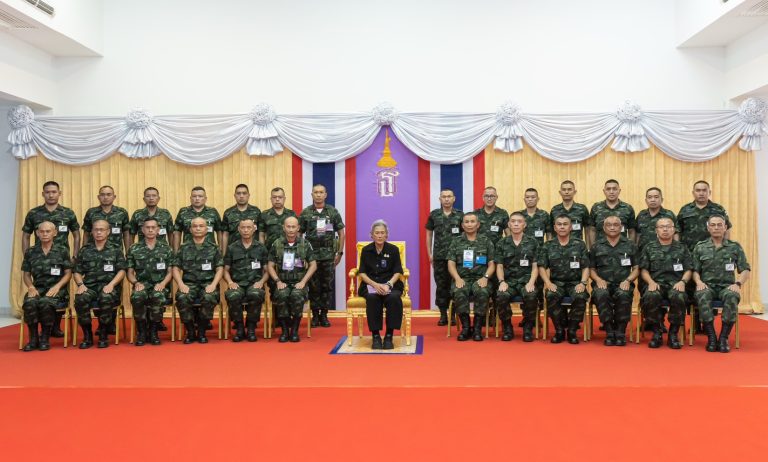 พลเอกหญิง สมเด็จพระกนิษฐาธิราชเจ้า กรมสมเด็จพระเทพรัตนราชสุดาฯ สยามบรมราชกุมารี เสด็จทอดพระเนตรการฝึกภาคสนามนักเรียนนายร้อย ชั้นปีที่ 2  ณ ศูนย์การทหารปืนใหญ่ จังหวัดลพบุรี