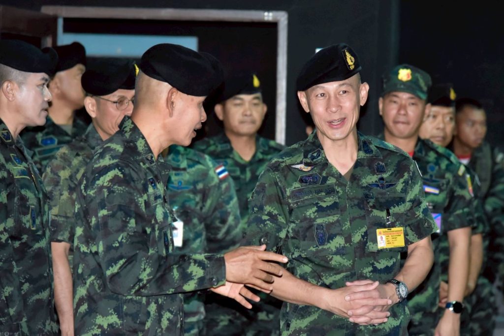 พลตรี เอกอนันต์ เหมะบุตร รองผู้บัญชาการโรงเรียนนายร้อยพระจุลจอมเกล้า เดินทางมาตรวจเยี่ยมการฝึกภาคสนามของนักเรียนนายร้อย ชั้นปีที่ 2 รุ่นที่ 76