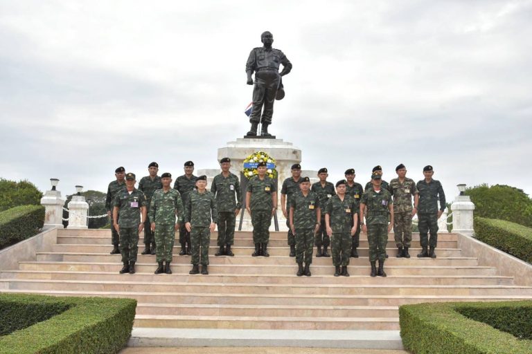 พลตรี เทพพิทักษ์ นิมิตร รองผู้บัญชาการโรงเรียนนายร้อยพระจุลจอมเกล้า เดินทางมาตรวจเยี่ยมการฝึกภาคสนามของ นักเรียนนายร้อย ชั้นปีที่ 1 รุ่นที่ 77