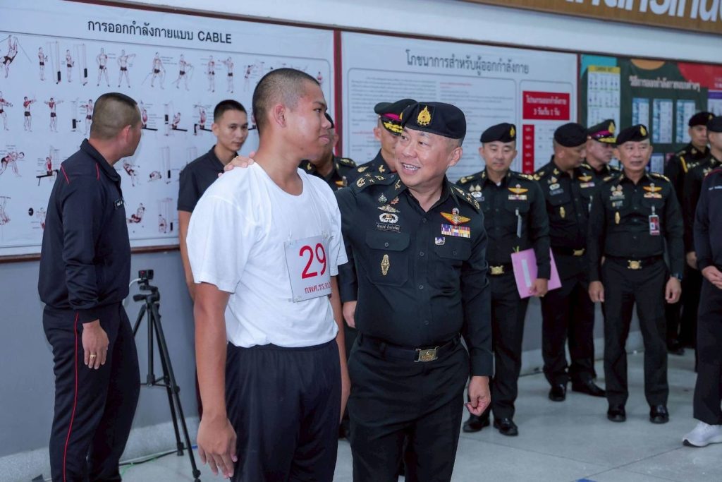 พลเอก ชัยพฤกษ์ ด้วงประพัฒน์ เสนาธิการทหารบก/ประธานกรรมการอำนวยการพิจารณาบุคคลเข้าเป็นนักเรียนเตรียมทหารในส่วนของกองทัพบก ตรวจเยี่ยมการสอบคัดเลือกบุคคลเข้าเป็นนักเรียนเตรียมทหารในส่วนของกองทัพบก ประจำปีการศึกษา 2569