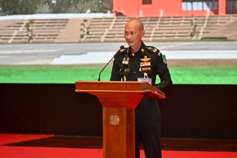 พลโท อาจิณ ปัทมจิตร ผู้บัญชาการโรงเรียนนายร้อยพระจุลจอมเกล้า เป็นประธานในการปฐมนิเทศ นักเรียนนายร้อย ชั้นปีที่ 1-5 ประจำปีการศึกษา 2569