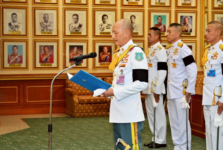 พลโท อาจิณ  ปัทมจิตร ผู้บัญชาการโรงเรียนนายร้อยพระจุลจอมเกล้า นำข้าราชการ กระทำพิธีถวายราชสักการะ ถวายราชสดุดี และน้อมรำลึกในพระมหากรุณาธิคุณพระบาทสมเด็จพระเจ้าอยู่หัว เนื่องในวันฉัตรมงคล 4 พฤษภาคม 2569