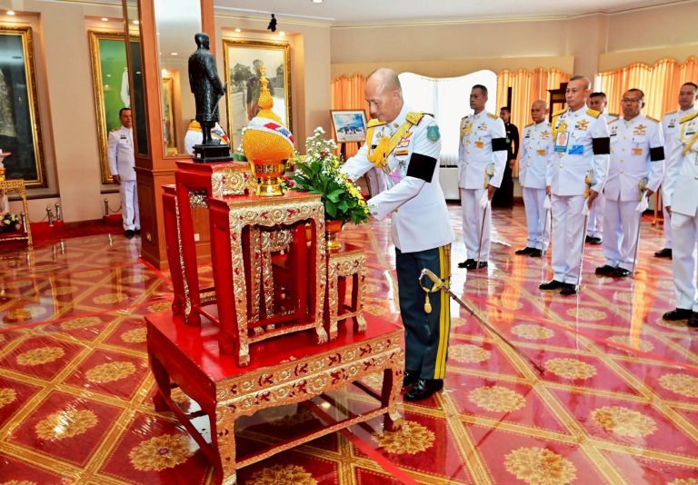 พลโท อาจิณ ปัทมจิตร ผู้บัญชาการโรงเรียนนายร้อยพระจุลจอลเกล้า นำข้าราชการโรงเรียนนายร้อยพระจุลจอมเกล้า ประกอบพิธีที่ระลึก “พระบาทสมเด็จพระพุทธยอดฟ้าจุฬาโลกมหาราช และวันที่ระลึกมหาจักรีบรมราชวงศ์” ประจำปี ๒๕๖๙