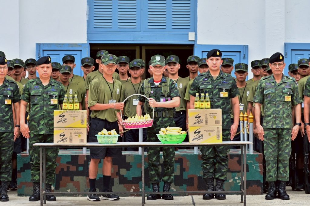 พลโท อาจิณ ปัทมจิตร ผู้บัญชาการโรงเรียนนายร้อยพระจุลจอมเกล้า ตรวจเยี่ยมการฝึกทหารใหม่ รุ่นปี 2569 ผลัดที่ 1 ณ หน่วยฝึกทหารใหม่ กองพันทหารราบโรงเรียนนายร้อยพระจุลจอมเกล้า