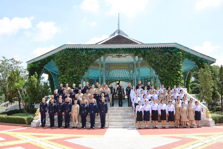 พลตรี ปรีชา สุขสมบูรณ์ธนา ผู้อำนวยการสำนักงานนโยบายและแผนการกำลังพล กรมเสมียนตรา นำคณะนักเรียนนายทหารหลักสูตรข้าราชการบรรจุใหม่ชั้นสัญญาบัตรของสำนักงานปลัดกระทรวงกลาโหม รุ่นที่ ๑๓ ประจำปีงบประมาณ พ.ศ. ๒๕๖๙ เดินทางเข้ารายงานตัว