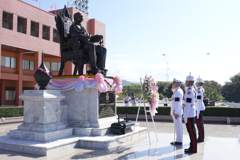 โรงเรียนนายร้อยพระจุลจอมเกล้า จัดพิธีวางพวงมาลา หน้าพระบรมราชานุสาวรีย์ พระบาทสมเด็จพระจุลจอมเกล้าเจ้าอยู่หัว เพื่อน้อมรำลึกถึงพระมหากรุณาธิคุณ เนื่องในวันปิยมหาราช ประจำปี 2569