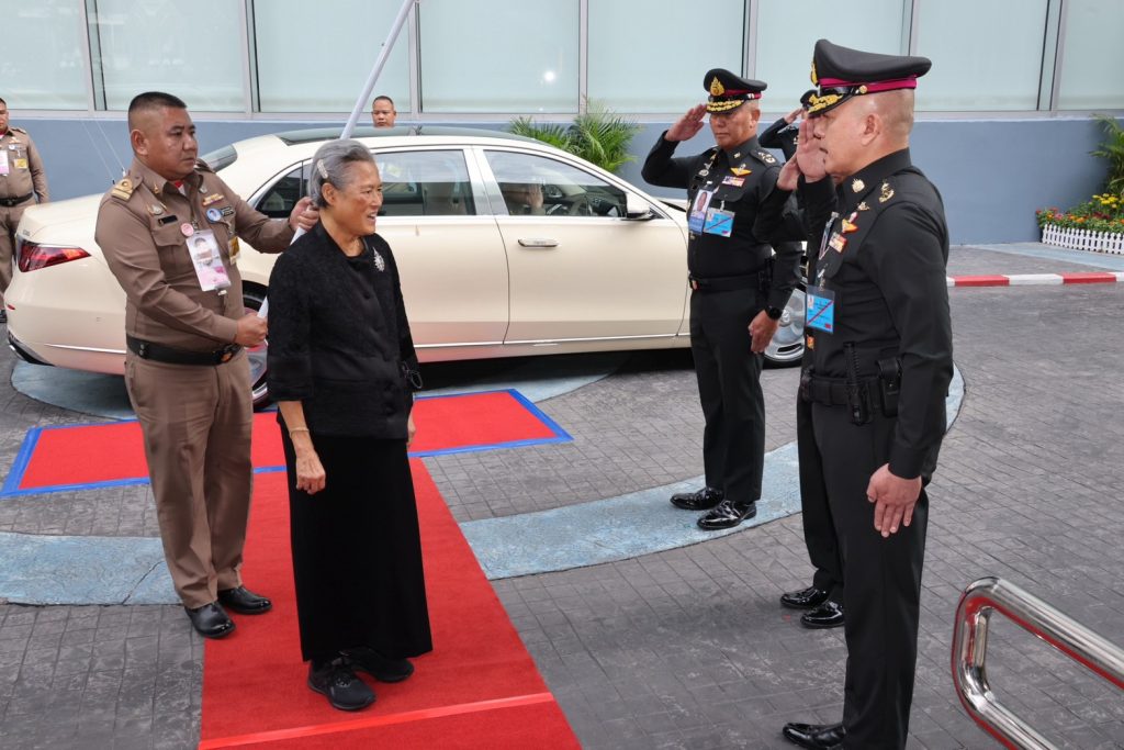 พลเอกหญิง สมเด็จพระกนิษฐาธิราชเจ้า กรมสมเด็จพระเทพรัตนราชสุดา ฯ สยามบรมราชกุมารี เสด็จฯ ไปทรงบันทึกแถบวีดิทัศน์ทรงดนตรีไทยร่วมกับนักเรียนนายร้อยชมรมดนตรีไทย โรงเรียนนายร้อยพระจุลจอมเกล้า เนื่องใน “วันปิยมหาราช” ประจำปี ๒๕๖๙
