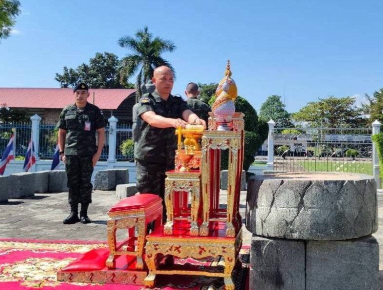 พลตรี ศักดาอธิฏฐ์ ธีรสีหไตร รองผู้บัญชาการโรงเรียนนายร้อยพระจุลจอมเกล้า เป็นผู้แทนผู้บัญชาการโรงเรียนนายร้อยพระจุลจอมเกล้า ในการตรวจเยี่ยมการฝึกวิชาหน่วยทหารขนาดเล็กของนักเรียนนายร้อยชั้นปีที่ 5 ณ กองพลทหารม้าที่ 1 จังหวัดเพชรบูรณ์